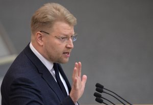 Рыбаков строит теории заговора: партия «Яблоко» не может смириться с низкими рейтингами