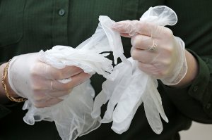 В России появятся специальные контейнеры для утилизации масок и перчаток