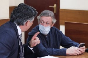 "Не могу молчать": Грымов заявил об "уничтожении" Ефремова адвокатом