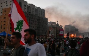 Протестующие в Бейруте требуют отставки президента, спикера и премьер-министра (Беспорядки продолжается: в Бейруте протестующие штурмуют Министерство энергетики)