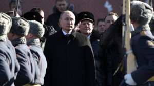 Путин отменил ношение каракулевых шапок