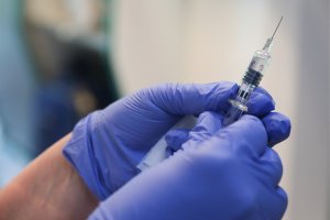 Иммунитет к коронавирусу может сохраняться до двух лет после прививки