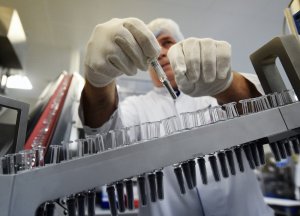 Вакцина в словах чиновников и документах разработчика. Отчет Центра Гамалеи о препарате против коронавирусной инфекции не выглядит столь же обнадеживающим, как заявления  Путина и Мурашко