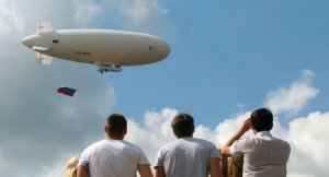 Полиция Эстонии ищет улетевший дирижабль