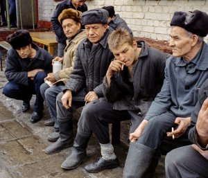 В России запретили движение АУЕ*. Фактически сторонников АУЕ приравняли к адептам фашизма или исламистам-радикалам. Им грозит до 12 лет тюрьмы и крупные штрафы