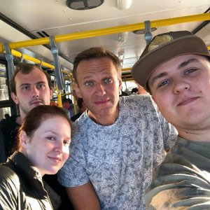 Штаб Навального попросил Кремль о помощи с выездом в западную клинику