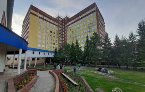 Навального транспортируют в немецкую клинику. Его состояние стабилизировалось и врачи не возражают против его перевода «под ответственность родственников и немецких врачей-реаниматологов»