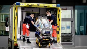 Кремлевский критик Навальный в берлинской Чарите :  Русский пациент .