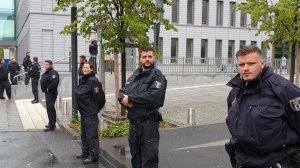 Полиция круглосуточно дежурит у госпиталя, в котором находится Навальный