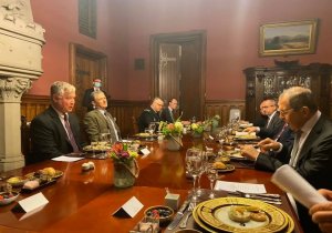 Лавров накормил заместителя Госсекретаря США русскими щами с грибами.