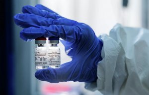 США не примут результаты испытаний российской вакцины от коронавируса
