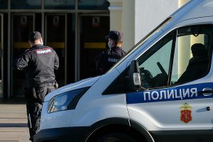 Четверых полицейских и проститутку подозревают в подставах с наркотиками и взятничестве в Санкт-Петербурге