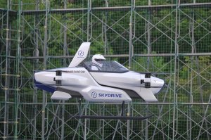 Японский летающий автомобиль протестировали с водителем на борту