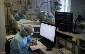 [28.08/COVID-19] В России проведено >36 млн. тестов (+334 тыс. в сутки), выявлено 985 346 заболевших (+4 941 (0,504%)), выздоровело 804 383 человек (+5 917), 17 025 скончалось (+111)