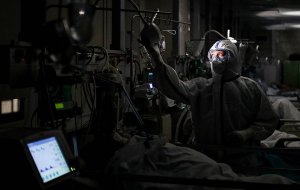 [29.08/COVID-19] В России проведено >36,4 млн. тестов (+340 тыс. в сутки), выявлено 990 326 заболевших (+4 980 (0,505%)), выздоровело 806 982 человек (+2 599), 17 093 скончалось (+68)