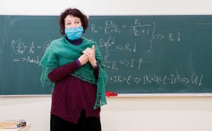 В Минпросвещения исключили принудительную вакцинацию учителей от COVID  - 19