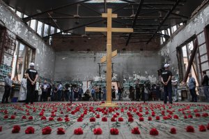 В России вспоминают жертв теракта в Беслане  (Захват заложников в школе №1 города Беслана в сентябре 2004 годаы)