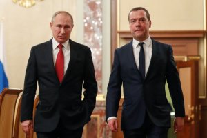[2011] "Сегодня атаки на Путина ведут враги Медведева" – политолог. Политологи усматривают попытку разъединить тандем