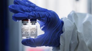 Ученые заявили о планах проверить вакцину от COVID-19 на людях старше 60 лет
