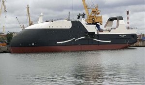 Удачной рыбалки, Владимир Витальевич! Спущен на воду головной траулер-процессор «Капитан Соколов»