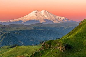 Российским десантникам любые высоты не помеха: бойцы ВДВ установили мировой рекорд по восхождению на Эльбрус