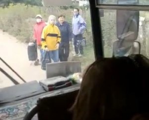В разгар пандемии садоводам из Кирово-Чепецка приходится добираться до своих участков в давке