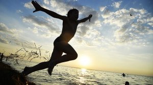 Россияне согласились обходиться без выходных за 64 млн рублей в месяц