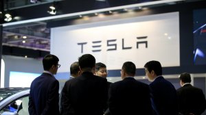 Акции Tesla упали на 21%