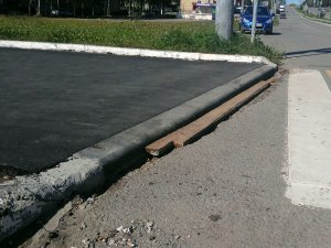 В Кирове благоустроенные по федеральной программе тротуары остаются недоступными для маломобильных людей