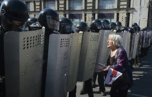 Песков понадеялся, что РФ избежит "белорусского сценария" в 2024 году