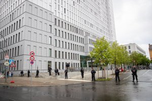 Навальный отказался сотрудничать с российской прокуратурой, но намерен вернуться в Россию и продолжить свою деятельность- спецслужба Германии