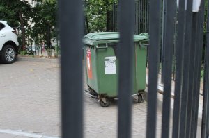 В Кирове застройщик нового дома оставил жителей без контейнерной площадки