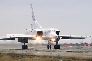Военные РФ контролируют корабли НАТО в Черном море с суши, воды и воздуха