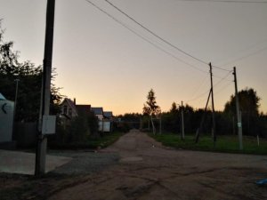 В Кирове в поселке Дороничи новые уличные фонари не работают уже год