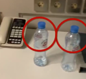 Навальнисты вытащили из клоунского колпака бутылку с "Новичком" (+ видео)