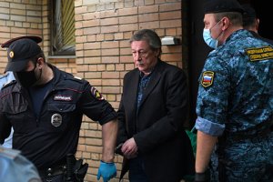 Михаил Ефремов обрился наголо
