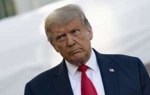 Трамп подписал указ о санкциях США за поставку Ирану оружия другими странами