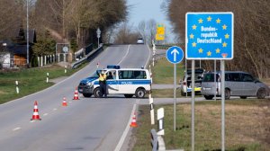 СТРАНА.ua. Немцы начали устраивать массовые облавы на украинских заробитчан на границе. Задерживают целыми автоколоннами