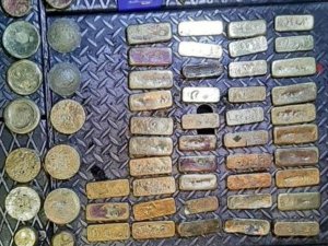 Сотрудники ФСБ нашли тайник в поезде в Китай с 37 кг контрабандного золота: задержаны машинисты