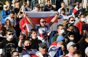 Белорусских рабочих участвовавших в митингах, уволили за прогулы. Обещанной компенсации от оппозиции