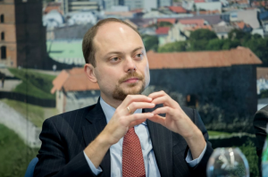 Либералы хайпятся на происшествии с Навальным