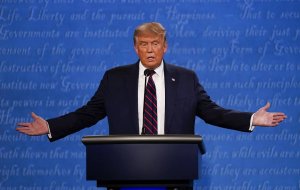 Трамп фактически отказался гарантировать мирную передачу власти после выборов    ("Продолжай тявкать": Трамп и Байден провели первые дебаты)