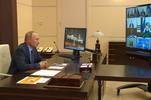 Путин поручил запретить с 2022 года экспорт необработанной древесины
