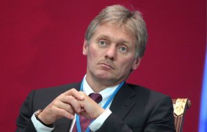 Навальный подает в суд на пресс-секретаря Путина за обвинение в связях с ЦРУ. "При словах "заграница", "иностранные агенты", "спецслужбы" этот дядя с квартирой в Париже должен краснеть и уползать