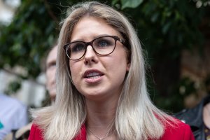 В долгах как в шелках – на какие средства юрист ФБК Любовь Соболь путешествует по Байкалу