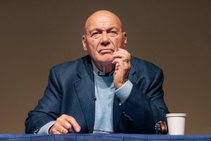 Антироссийский плакат на Манхэттене – мнение Владимира познера на эпичный высер США в сторону России