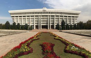 В Киргизии прошел первый день без протестов после выборов в парламент