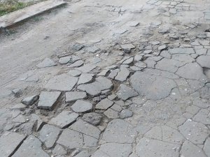 В Кирове жители микрорайона Филейка лишились двух тротуаров из-за коммунальных раскопок