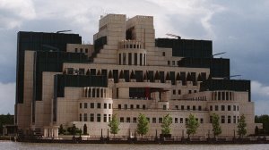 «Пренебрежение суверенитетом»: почему британскую разведку интересует медиапространство Украины