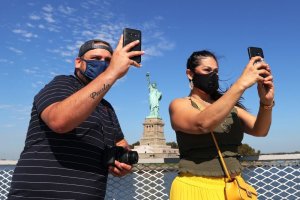 Ущерб экономике США от коронавируса оценен в триллионы долларов